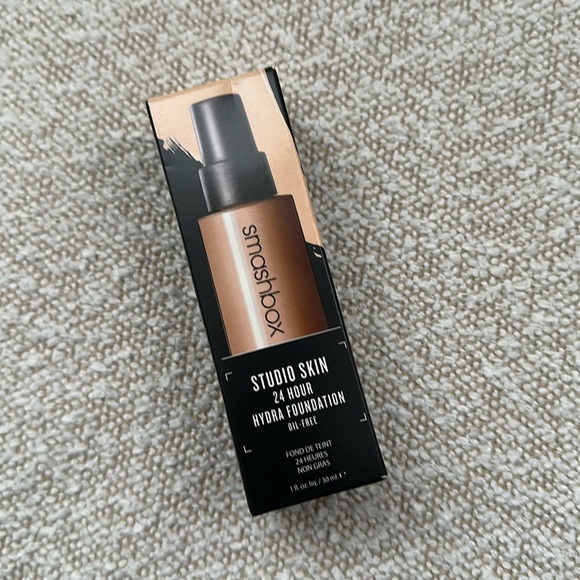 Brand new - SMASHBOX 24 Hour Hydra Foundation - Picture 1 of 3